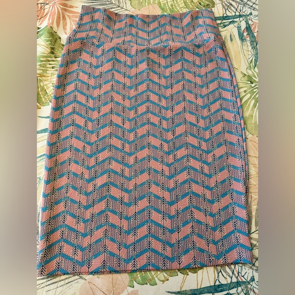 Cassie LuLaRoe Chevron Patterned Pink and Blue pencil Skirt - Picture 3 of 5